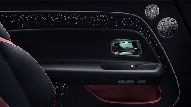 Rolls-Royce Spectre phiên bản Black Badge có giá 20,6 tỷ đồng tại Việt Nam - Ảnh 15.