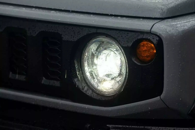 Suzuki Jimny có bản độ 6 bánh như G63: Giá đấu 1,45 tỷ đồng, thêm thùng thành bán tải, nâng cấp turbo mạnh 170hp - Ảnh 7.