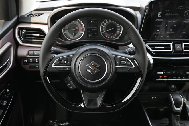 Suzuki Fronx lần đầu lộ diện tại Việt Nam: Đang l&agrave;m thủ tục, sớm ra mắt đấu Raize, Sonet - Ảnh 9.