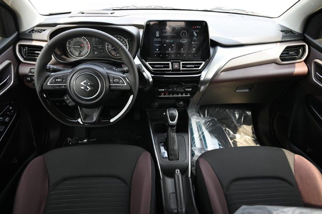 Suzuki Fronx lần đầu lộ diện tại Việt Nam: Đang l&agrave;m thủ tục, sớm ra mắt đấu Raize, Sonet - Ảnh 7.