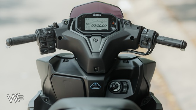 Yamaha NVX đời mới rất được đón chờ đã về: Đấu Air Blade, đỡ lo mất phanh khi đổ đèo nhờ 1 trang bị - Ảnh 9. Yamaha NVX đời mới rất được đón chờ đã về: Đấu Air Blade, đỡ lo mất phanh khi đổ đèo nhờ 1 trang bị - Ảnh 9.