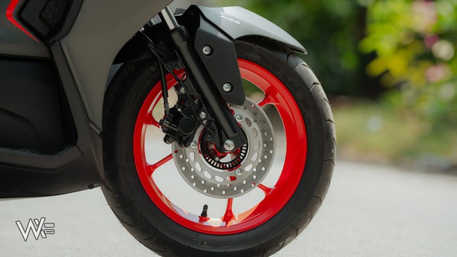 Yamaha NVX đời mới rất được đón chờ đã về: Đấu Air Blade, đỡ lo mất phanh khi đổ đèo nhờ 1 trang bị - Ảnh 10. Yamaha NVX đời mới rất được đón chờ đã về: Đấu Air Blade, đỡ lo mất phanh khi đổ đèo nhờ 1 trang bị - Ảnh 10.