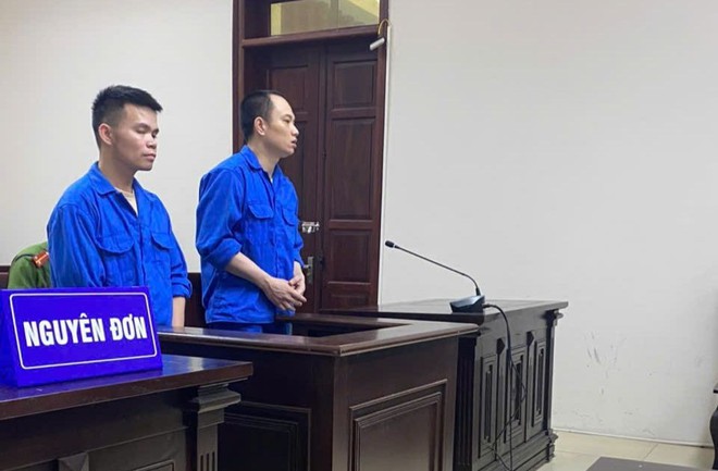 Bị cáo Nguyễn Trọng Quyết và Bùi Xuân Tiệp tại phiên phúc thẩm. (Ảnh: Lam Hạnh)

