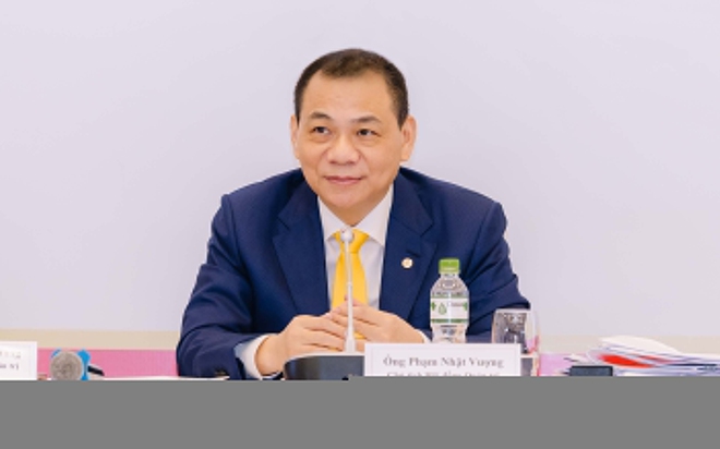 Tỷ phú Phạm Nhật Vượng tại ĐHĐCĐ thường niên 2025 của Vingroup, sáng 24/4. Ảnh: VIC