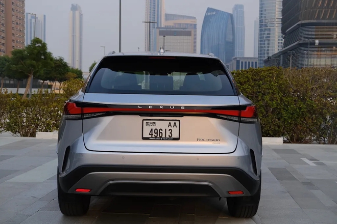 Lexus RX 350h 2025 đã về Việt Nam: Tinh ý mới thấy điểm khác bản xăng, dễ thêm công nghệ, máy tiết kiệm xăng cạnh tranh X5, Q7 - Ảnh 12.