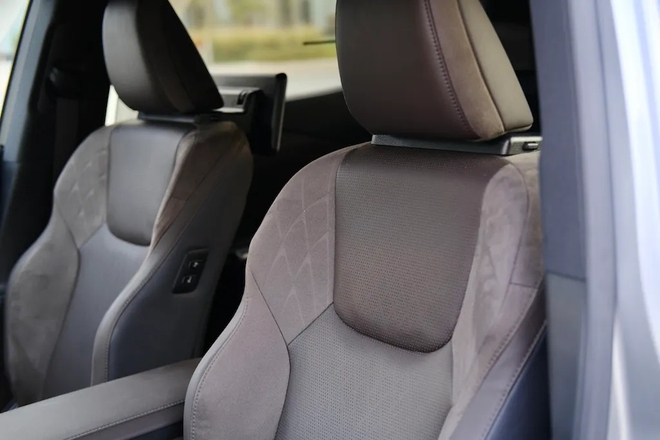 Lexus RX 350h 2025 đã về Việt Nam: Tinh ý mới thấy điểm khác bản xăng, dễ thêm công nghệ, máy tiết kiệm xăng cạnh tranh X5, Q7 - Ảnh 19.