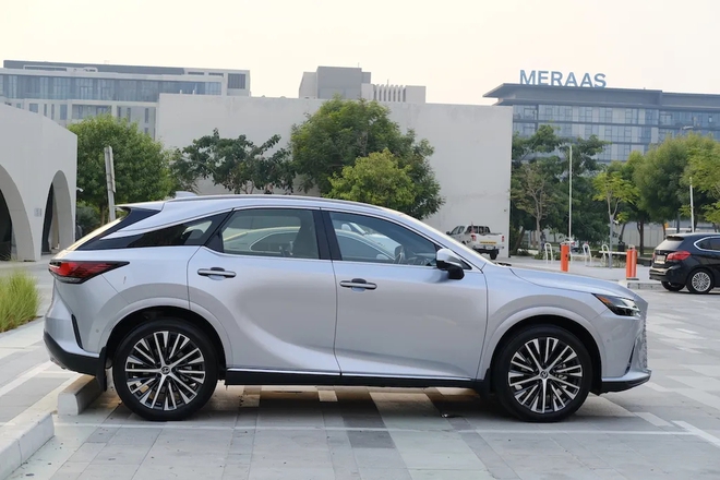 Lexus RX 350h 2025 đã về Việt Nam: Tinh ý mới thấy điểm khác bản xăng, dễ thêm công nghệ, máy tiết kiệm xăng cạnh tranh X5, Q7 - Ảnh 11.