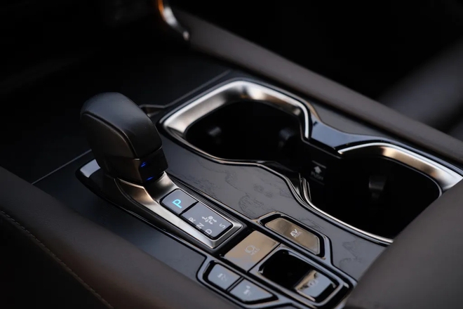 Lexus RX 350h 2025 đã về Việt Nam: Tinh ý mới thấy điểm khác bản xăng, dễ thêm công nghệ, máy tiết kiệm xăng cạnh tranh X5, Q7 - Ảnh 18.