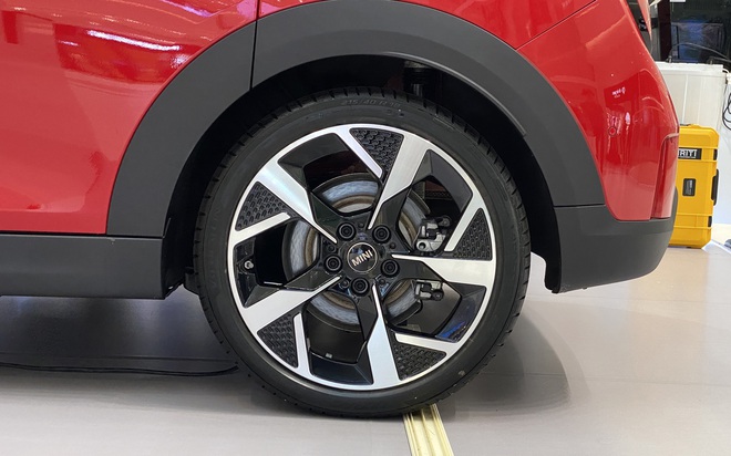 MINI Cooper 2025 ra mắt Việt Nam: Gi&aacute; từ 2,099 tỷ đồng, thiết kế lạ lẫm, nhiều c&ocirc;ng nghệ lần đầu xuất hiện, c&oacute; ADAS - Ảnh 15.