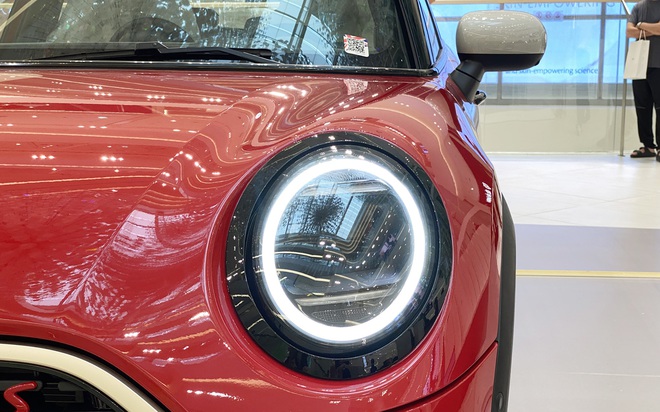 MINI Cooper 2025 ra mắt Việt Nam: Gi&aacute; từ 2,099 tỷ đồng, thiết kế lạ lẫm, nhiều c&ocirc;ng nghệ lần đầu xuất hiện, c&oacute; ADAS - Ảnh 13.