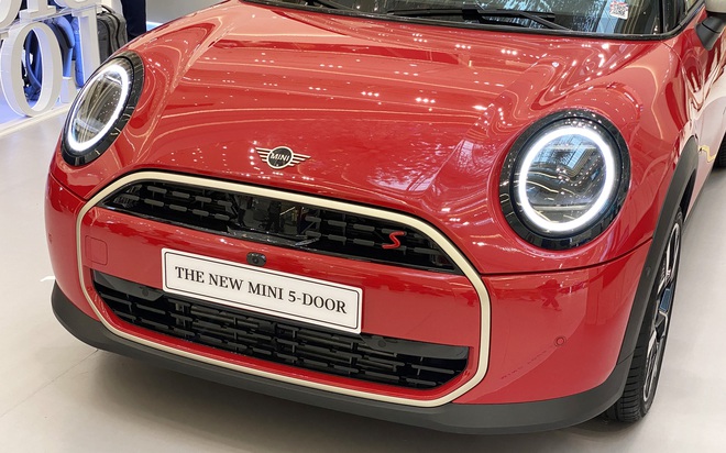 MINI Cooper 2025 ra mắt Việt Nam: Gi&aacute; từ 2,099 tỷ đồng, thiết kế lạ lẫm, nhiều c&ocirc;ng nghệ lần đầu xuất hiện, c&oacute; ADAS - Ảnh 12.