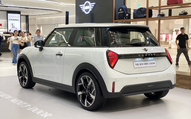 MINI Cooper 2025 ra mắt Việt Nam: Gi&aacute; từ 2,099 tỷ đồng, thiết kế lạ lẫm, nhiều c&ocirc;ng nghệ lần đầu xuất hiện, c&oacute; ADAS - Ảnh 5.
