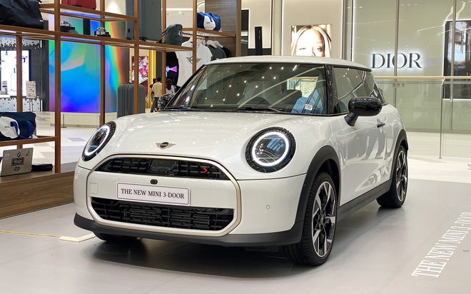 MINI Cooper 2025 ra mắt Việt Nam: Gi&aacute; từ 2,099 tỷ đồng, thiết kế lạ lẫm, nhiều c&ocirc;ng nghệ lần đầu xuất hiện, c&oacute; ADAS - Ảnh 4.