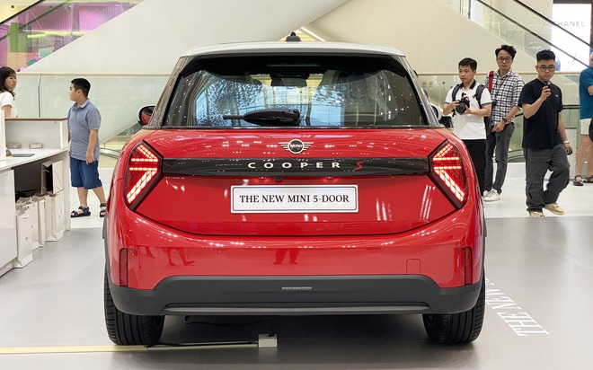 MINI Cooper 2025 ra mắt Việt Nam: Gi&aacute; từ 2,099 tỷ đồng, thiết kế lạ lẫm, nhiều c&ocirc;ng nghệ lần đầu xuất hiện, c&oacute; ADAS - Ảnh 17.