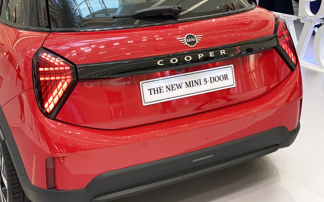 MINI Cooper 2025 ra mắt Việt Nam: Gi&aacute; từ 2,099 tỷ đồng, thiết kế lạ lẫm, nhiều c&ocirc;ng nghệ lần đầu xuất hiện, c&oacute; ADAS - Ảnh 16.