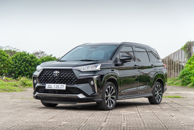 Dùng 2 chiếc Toyota Veloz Cross làm dịch vụ, chủ xe chia sẻ: ‘Đút túi hơn 40 triệu đồng/xe/tháng, tiết kiệm hơn Xpander, bào hơn 170.000km vẫn ổn’ - Ảnh 1.