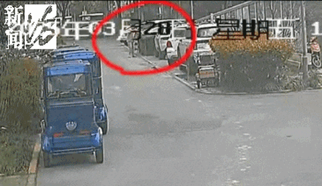 Tài xế Porsche khóc ròng vì hàng xóm đốt vàng mã làm cháy xe sang: Người gây hỏa hoạn nói 1 câu gây bức xúc! - Ảnh 1.