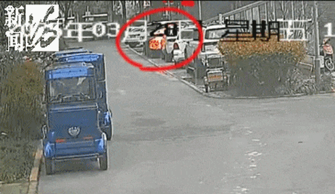 Tài xế Porsche khóc ròng vì hàng xóm đốt vàng mã làm cháy xe sang: Người gây hỏa hoạn nói 1 câu gây bức xúc! - Ảnh 2.