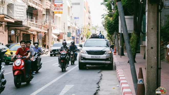 Dùng cùng lúc Colorado, Fortuner, chủ xe chia sẻ: 'Bán tải hay hơn Ranger, SUV chạy xuyên Đông Nam Á vẫn ngon, không dễ lật như lời đồn' - Ảnh 12.