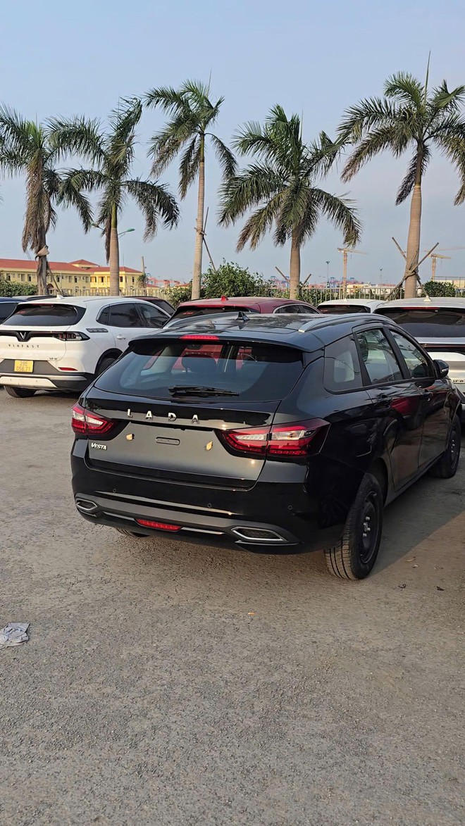Xe Lada của Nga xếp đầy bãi, sắp bán cho người Việt: Giá rất rẻ, xe rất bền nhưng không dành cho số đông? - Ảnh 5.