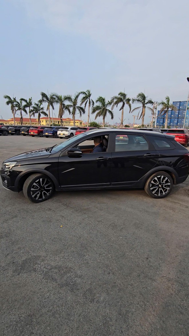 Xe Lada của Nga xếp đầy bãi, sắp bán cho người Việt: Giá rất rẻ, xe rất bền nhưng không dành cho số đông? - Ảnh 3.