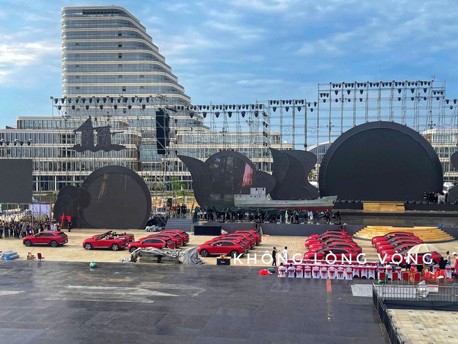 Cơ hội xem tận mắt bộ đôi VinFast VF 8 mui trần tại Hải Phòng: Thiết kế như xe thương mại, có 2 phiên bản - Ảnh 8.