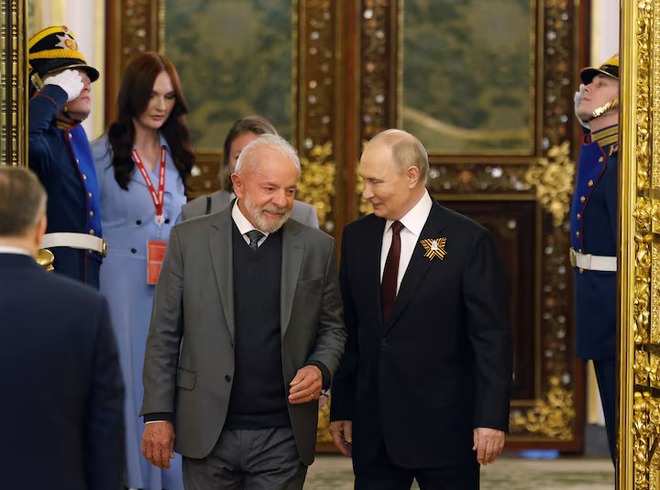 Tổng thống Brazil Lula (trái) và Tổng thống Putin