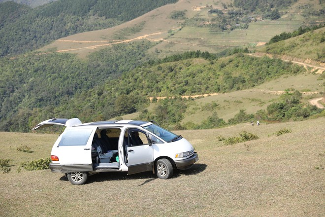 Đem Toyota Previa 35 năm tuổi lên rừng, xuống biển, chủ xe chia sẻ: ‘Biết chăm thì đi bao nhiêu, đời sâu mấy cũng chạy tốt’ - Ảnh 11.