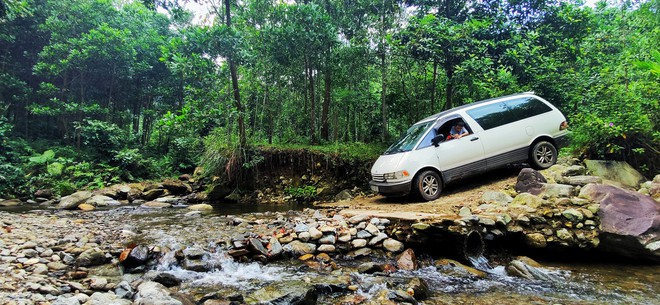 Đem Toyota Previa 35 năm tuổi lên rừng, xuống biển, chủ xe chia sẻ: ‘Biết chăm thì đi bao nhiêu, đời sâu mấy cũng chạy tốt’ - Ảnh 13.