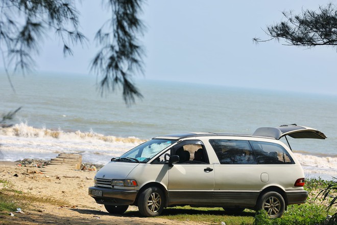 Đem Toyota Previa 35 năm tuổi lên rừng, xuống biển, chủ xe chia sẻ: ‘Biết chăm thì đi bao nhiêu, đời sâu mấy cũng chạy tốt’ - Ảnh 6.