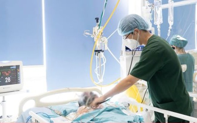 Bệnh nhân đang điều điều trị tích cực tại khoa ICU. Ảnh: BVCC Bệnh nhân đang điều điều trị tích cực tại khoa ICU. Ảnh: BVCC
