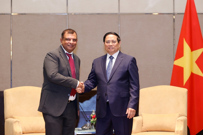 Thủ tướng Phạm Minh Chính tiếp ông Tony Fernandes, Nhà sáng lập, kiêm Chủ tịch Tập đoàn Capital A. Ảnh: VGP