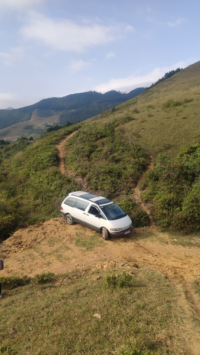Đẳng cấp gi&aacute; trị cốt l&otilde;i của Toyota: 35 tuổi vẫn 'sẵn s&agrave;ng xuống biển l&ecirc;n đồi', gi&aacute; rẻ tiện nghi bất ngờ - Ảnh 9.