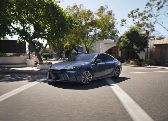 Toyota Camry 2026 bổ sung phiên bản bóng đêm huyền bí: 'Xe doanh nhân' nay cá tính hơn từ ngoài vào trong, động cơ không đổi - Ảnh 8.