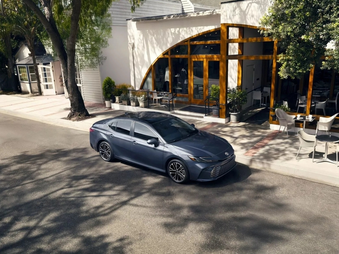 Toyota Camry 2026 bổ sung phiên bản bóng đêm huyền bí: 'Xe doanh nhân' nay cá tính hơn từ ngoài vào trong, động cơ không đổi - Ảnh 9.