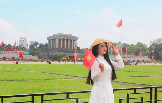 Khách nước ngoài ngưỡng mộ cách người Việt mừng 50 năm đất nước thống nhất - Ảnh 11.