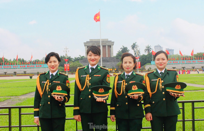 Khách nước ngoài ngưỡng mộ cách người Việt mừng 50 năm đất nước thống nhất - Ảnh 4.