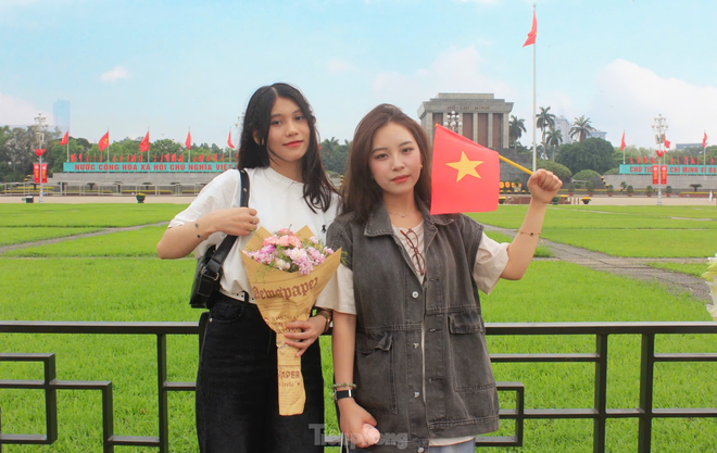 Khách nước ngoài ngưỡng mộ cách người Việt mừng 50 năm đất nước thống nhất - Ảnh 7.