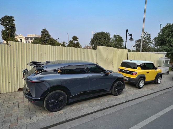 Chủ tiệm Âu phục mua cả VinFast VF 7 và VF 3: ‘Chọn xe như chọn suit, sẽ thêm VF 9 để đủ bộ sưu tập thời trang, thực dụng’ - Ảnh 6.