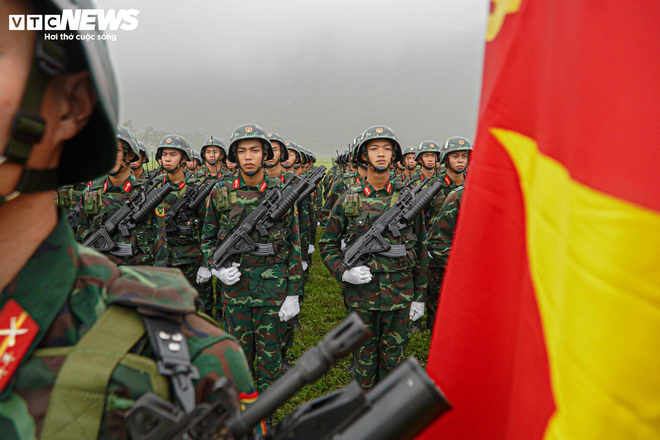 Bất ngờ vũ khí "Made in Vietnam" diễu binh: Ngôi sao đưa Việt Nam vươn mình, chuyên gia Nga rất muốn thử - Ảnh 1.