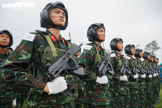 Bất ngờ vũ khí "Made in Vietnam" diễu binh: Ngôi sao đưa Việt Nam vươn mình, chuyên gia Nga rất muốn thử - Ảnh 2.