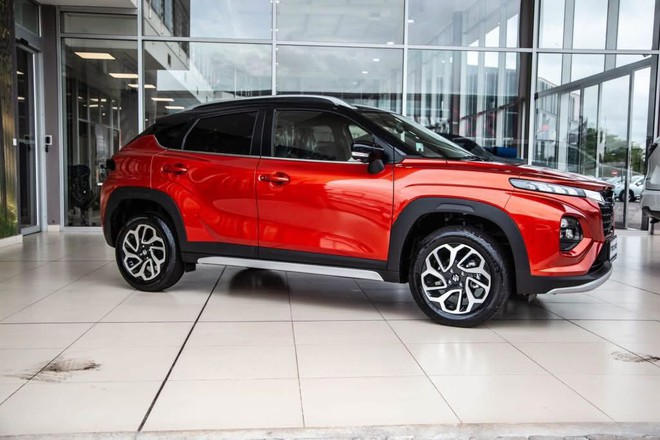 Suzuki Fronx bán tại Việt Nam mà trang bị thế này thì làm khó Raize, Sonet: Có HUD, camera 360, hybrid, nhiều tính năng ADAS độc nhất phân khúc - Ảnh 3.