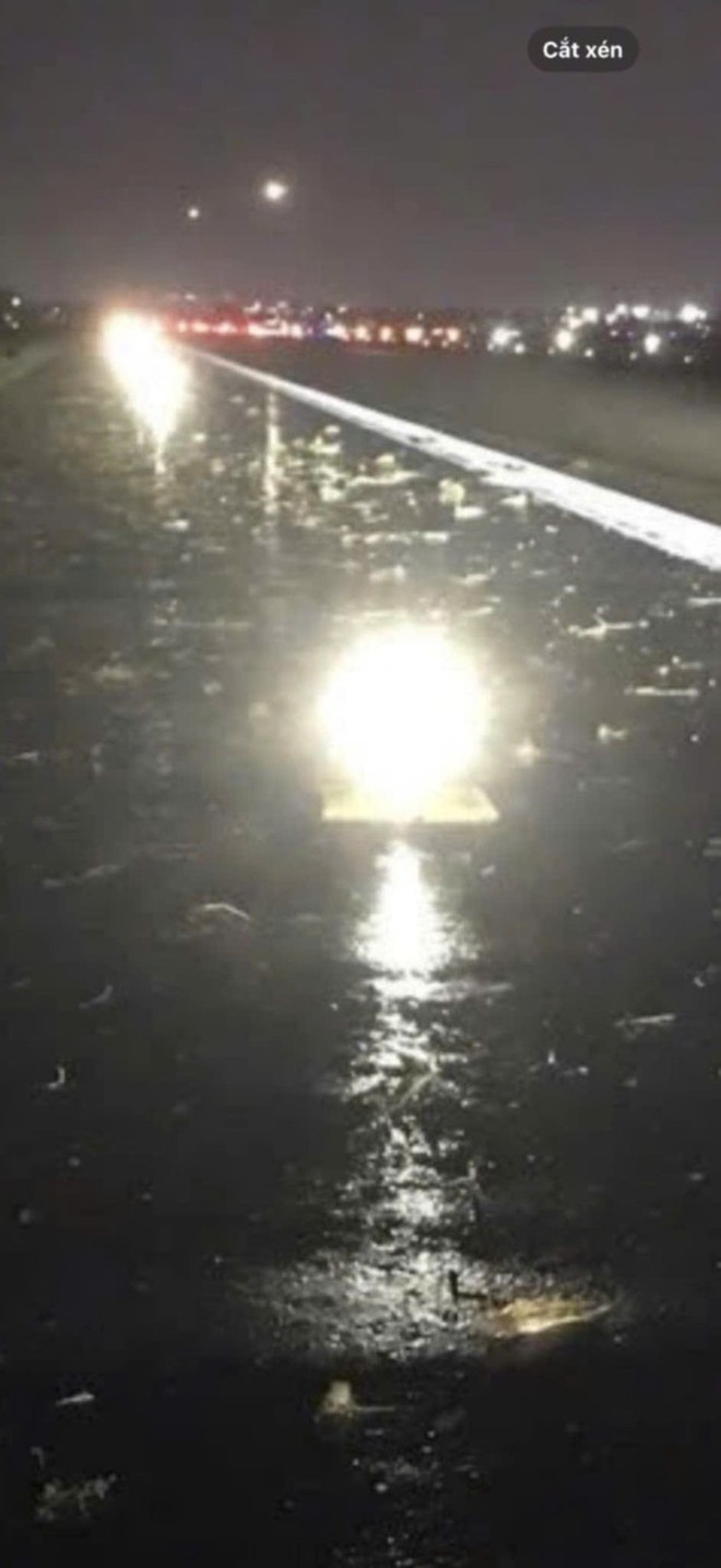 Nghi vấn máy bay VJ1149 trượt khỏi đường băng Tân Sơn Nhất khi hạ cánh - Ảnh 2.