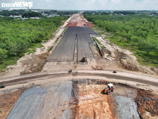 Toàn cảnh cao tốc Biên Hòa - Vũng Tàu đoạn qua Đồng Nai sau gần 2 năm thi công - Ảnh 12.