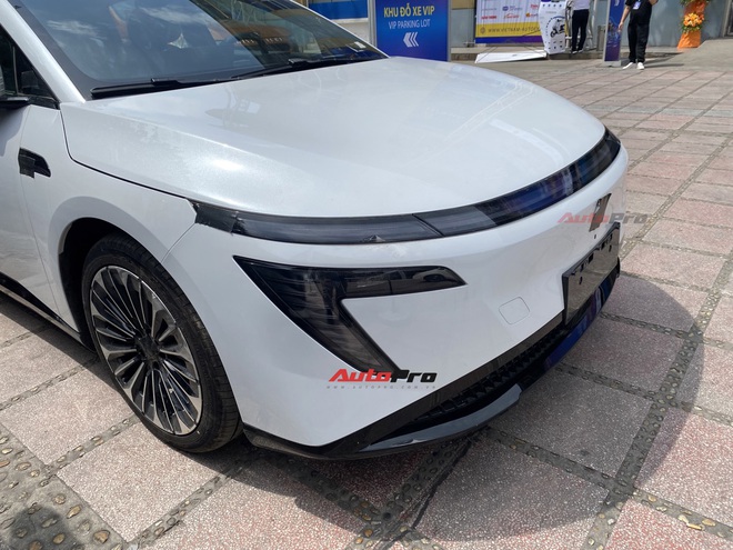 Nissan N7 lần đầu xuất hiện tại Việt Nam: Động cơ điện mạnh 215-268 mã lực, là xe trưng bày, xe hạng D nhưng giá quy đổi ngang Vios - Ảnh 13.