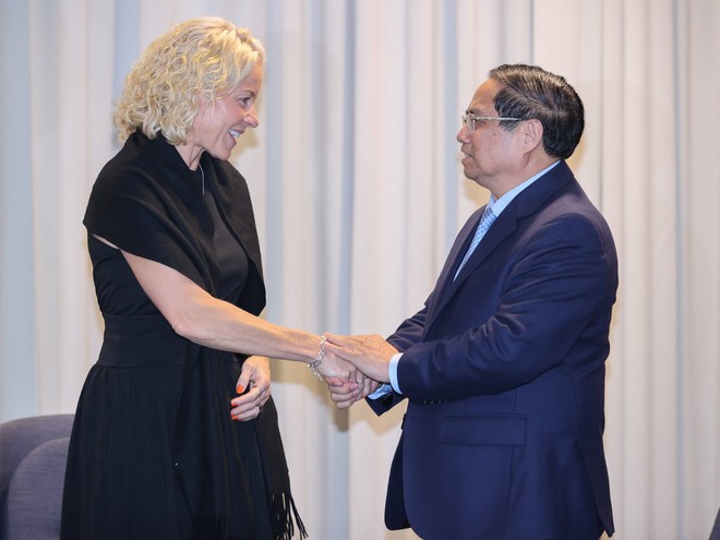 Thủ tướng Phạm Minh Chính và bà Susanna Campbell, Chủ tịch Tập đoàn SYRE. Ảnh: VGP Thủ tướng Phạm Minh Chính và bà Susanna Campbell, Chủ tịch Tập đoàn SYRE. Ảnh: VGP