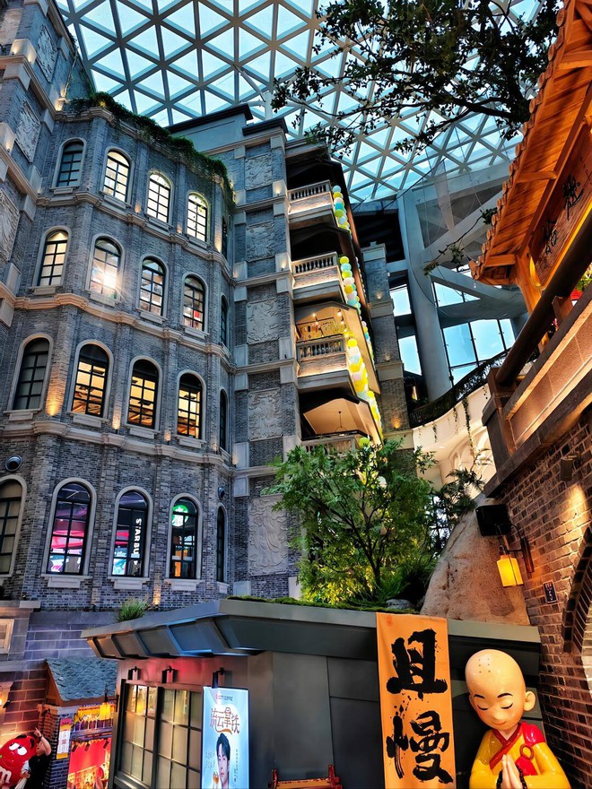 Khách Việt choáng ngợp khi tới trung tâm thương mại ở Trung Quốc, nhận xét: "Đã đến mức này rồi sao?" - Ảnh 4.