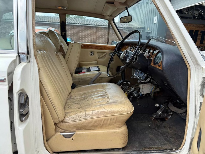 Rolls-Royce 'xin' gầm Mitsubishi để off-road, 1 bình xăng chạy tới 2.000km, giá quy đổi chỉ hơn 600 triệu - Ảnh 1.