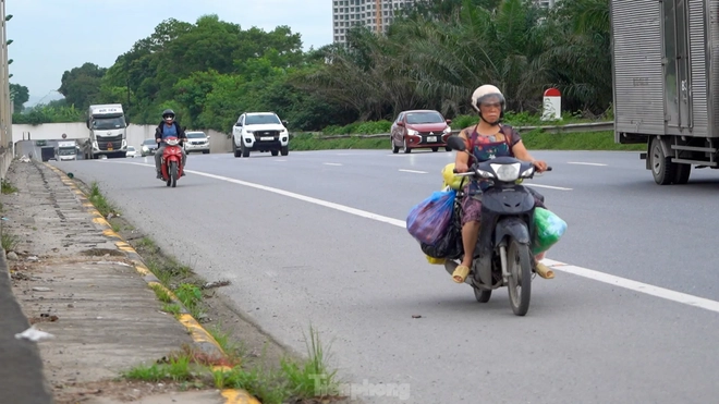 Xe máy tràn vào cao tốc Đại lộ Thăng Long 'né' ùn tắc - Ảnh 10.