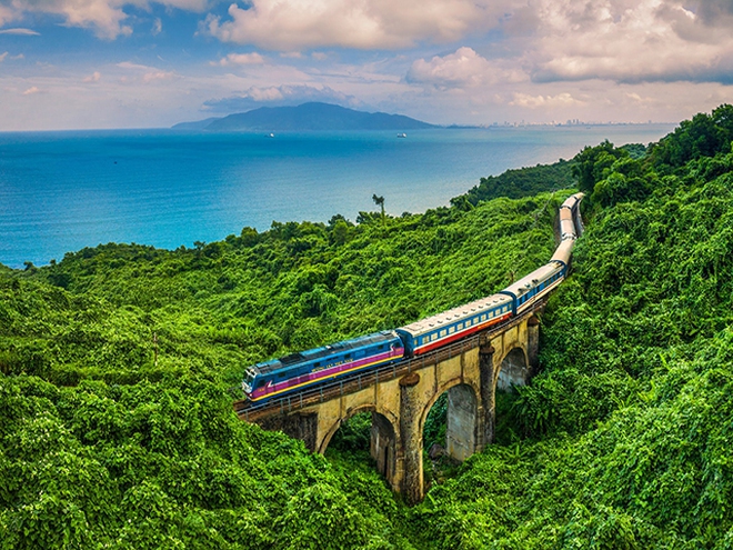 Chuyến tàu dài nhất Việt Nam là "chuyến tàu đẹp nhất hành tinh", du khách nhận xét: Phải đi 1 lần trong đời! - Ảnh 7. Chuyến tàu dài nhất Việt Nam là "chuyến tàu đẹp nhất hành tinh", du khách nhận xét: Phải đi 1 lần trong đời! - Ảnh 7.